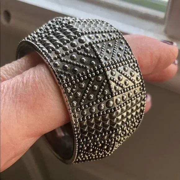 Silver tone texture design bracelet Sz 7.5 - Picture 6 of 10